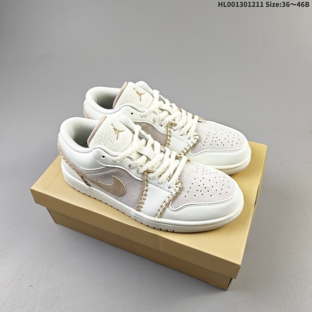 💰190
头层带半码
Air Jordan 1 Low 低帮 奶白棕 AJ1 乔丹1代 aj1 乔1 低邦 米白棕 乔丹篮球鞋系列 鞋款整体以浅棕色麂皮打造，搭配奶白色皮革框架覆盖层，麂皮与皮革拼接设计，简约又不失层次感；鞋身两侧Swoosh Logo采用棕色点缀，鞋舌为毛绒材质呈现并带有棕色Jumpxman Logo，鞋身的缝线设计像是精心勾勒的时尚暗语，把复古质感和甜酷风格缝进每一处细节；后跟Wings Logos也以棕色示人，最后以米白色中底搭配奶白色橡胶外底完善整体设计收尾。
货号：HV4268-120
尺码：36 36.5 37.5 38 38.5 39 40 40.5 41 42 42.5 43 44 44.5 45 46HL001301211 Size:36～46B