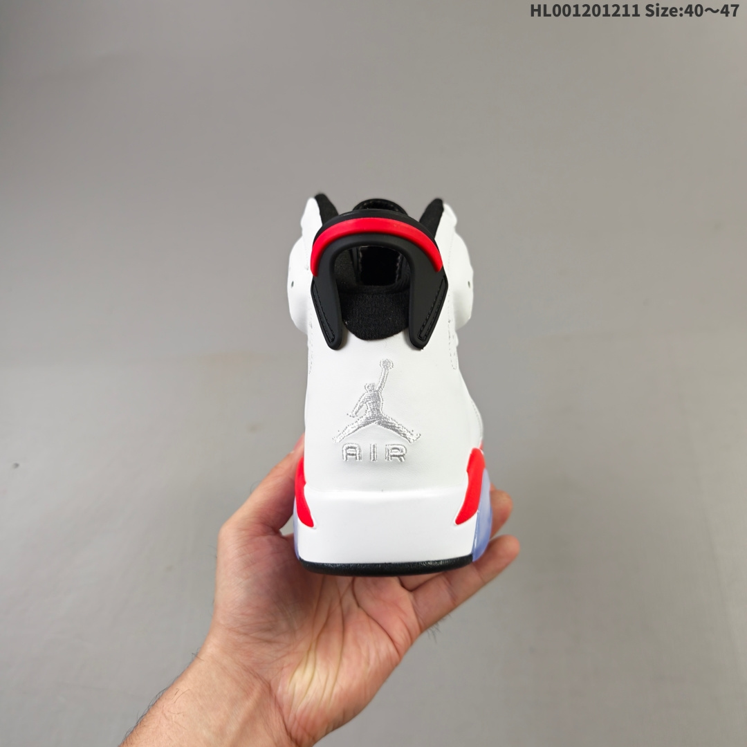 💰180
Air Jordan 6 Retro "Infrared White" 高帮 樱木白红色 AJ6 乔丹6代 aj6 乔6 高邦 红外线 乔丹篮球鞋系列 作为乔丹的第六双签名鞋，由于其冠军战靴的身份的加持，一直在鞋圈有着很高的人气。鞋身白色皮革打造，搭配白色磨砂框架覆盖层，辅以红色细节，低调而不失质感。鞋舌位置的Jumpman Logo以红色刺绣点缀，中底同样出现红色勾勒，后跟提环位置黑红元素十分醒目，后跟Jumpmann Logo及Air采用白色刺绣呈现，外底采用白色橡胶搭配冰蓝水晶底的造型呈现。时隔7年，Air Jordban 6以高帮鞋型的重出江湖，让人十分期待。外底采用橡胶搭配水晶大底的造型呈现并带有红色Jumpman Logo完善整体设计收尾。
货号：384664-123
尺码：40 41 42 43 44 45 46 47HL001201211 Size:40～47