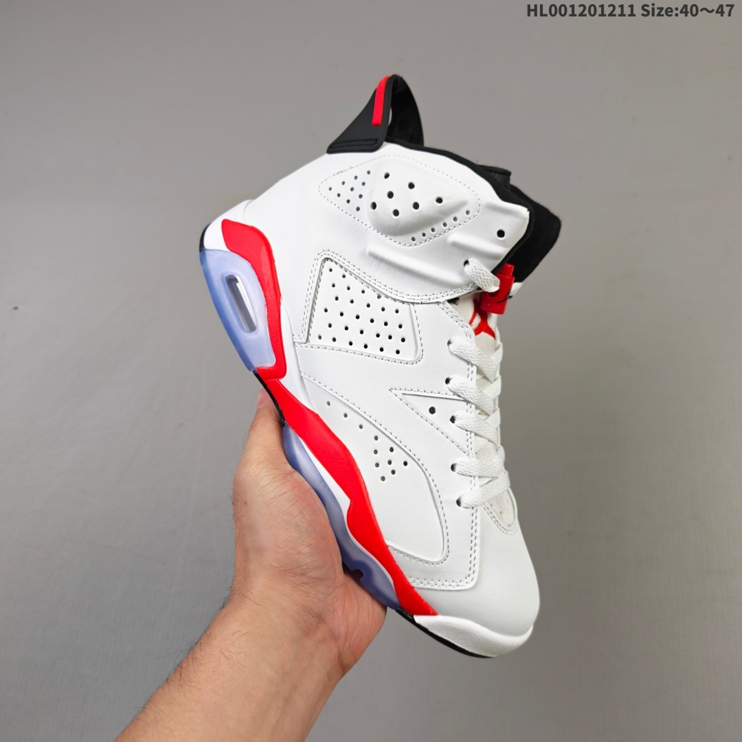 💰180
Air Jordan 6 Retro "Infrared White" 高帮 樱木白红色 AJ6 乔丹6代 aj6 乔6 高邦 红外线 乔丹篮球鞋系列 作为乔丹的第六双签名鞋，由于其冠军战靴的身份的加持，一直在鞋圈有着很高的人气。鞋身白色皮革打造，搭配白色磨砂框架覆盖层，辅以红色细节，低调而不失质感。鞋舌位置的Jumpman Logo以红色刺绣点缀，中底同样出现红色勾勒，后跟提环位置黑红元素十分醒目，后跟Jumpmann Logo及Air采用白色刺绣呈现，外底采用白色橡胶搭配冰蓝水晶底的造型呈现。时隔7年，Air Jordban 6以高帮鞋型的重出江湖，让人十分期待。外底采用橡胶搭配水晶大底的造型呈现并带有红色Jumpman Logo完善整体设计收尾。
货号：384664-123
尺码：40 41 42 43 44 45 46 47HL001201211 Size:40～47