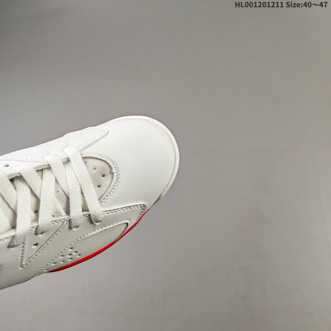 💰180
Air Jordan 6 Retro "Infrared White" 高帮 樱木白红色 AJ6 乔丹6代 aj6 乔6 高邦 红外线 乔丹篮球鞋系列 作为乔丹的第六双签名鞋，由于其冠军战靴的身份的加持，一直在鞋圈有着很高的人气。鞋身白色皮革打造，搭配白色磨砂框架覆盖层，辅以红色细节，低调而不失质感。鞋舌位置的Jumpman Logo以红色刺绣点缀，中底同样出现红色勾勒，后跟提环位置黑红元素十分醒目，后跟Jumpmann Logo及Air采用白色刺绣呈现，外底采用白色橡胶搭配冰蓝水晶底的造型呈现。时隔7年，Air Jordban 6以高帮鞋型的重出江湖，让人十分期待。外底采用橡胶搭配水晶大底的造型呈现并带有红色Jumpman Logo完善整体设计收尾。
货号：384664-123
尺码：40 41 42 43 44 45 46 47HL001201211 Size:40～47