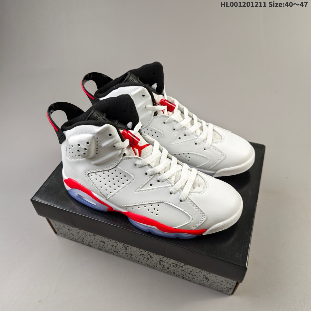 💰180
Air Jordan 6 Retro "Infrared White" 高帮 樱木白红色 AJ6 乔丹6代 aj6 乔6 高邦 红外线 乔丹篮球鞋系列 作为乔丹的第六双签名鞋，由于其冠军战靴的身份的加持，一直在鞋圈有着很高的人气。鞋身白色皮革打造，搭配白色磨砂框架覆盖层，辅以红色细节，低调而不失质感。鞋舌位置的Jumpman Logo以红色刺绣点缀，中底同样出现红色勾勒，后跟提环位置黑红元素十分醒目，后跟Jumpmann Logo及Air采用白色刺绣呈现，外底采用白色橡胶搭配冰蓝水晶底的造型呈现。时隔7年，Air Jordban 6以高帮鞋型的重出江湖，让人十分期待。外底采用橡胶搭配水晶大底的造型呈现并带有红色Jumpman Logo完善整体设计收尾。
货号：384664-123
尺码：40 41 42 43 44 45 46 47HL001201211 Size:40～47