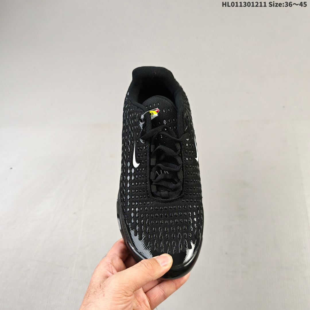 💰190
耐克 Nike Air Max Plus TN Ultra  复刻版 科技复古耐克TN经典的Air Max Plus被很多跑鞋爱好者们所熟知，作为Nike历史上的高科技跑鞋之一，它的回归着实让很多老鞋迷找回了曾经的记忆 
编码：HL011301211 Size:36～45