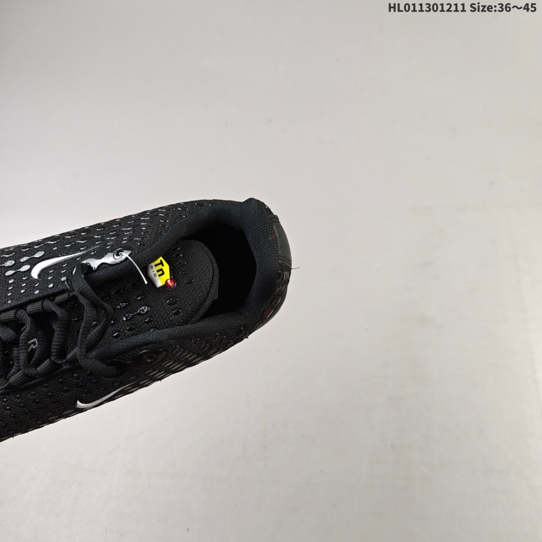 💰190
耐克 Nike Air Max Plus TN Ultra  复刻版 科技复古耐克TN经典的Air Max Plus被很多跑鞋爱好者们所熟知，作为Nike历史上的高科技跑鞋之一，它的回归着实让很多老鞋迷找回了曾经的记忆 
编码：HL011301211 Size:36～45