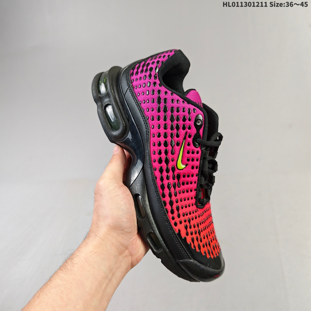 集合💰190
耐克 Nike Air Max Plus TN Ultra  复刻版 科技复古耐克TN经典的Air Max Plus被很多跑鞋爱好者们所熟知，作为Nike历史上的高科技跑鞋之一，它的回归着实让很多老鞋迷找回了曾经的记忆 
编码：HL011301211 Size:36～45