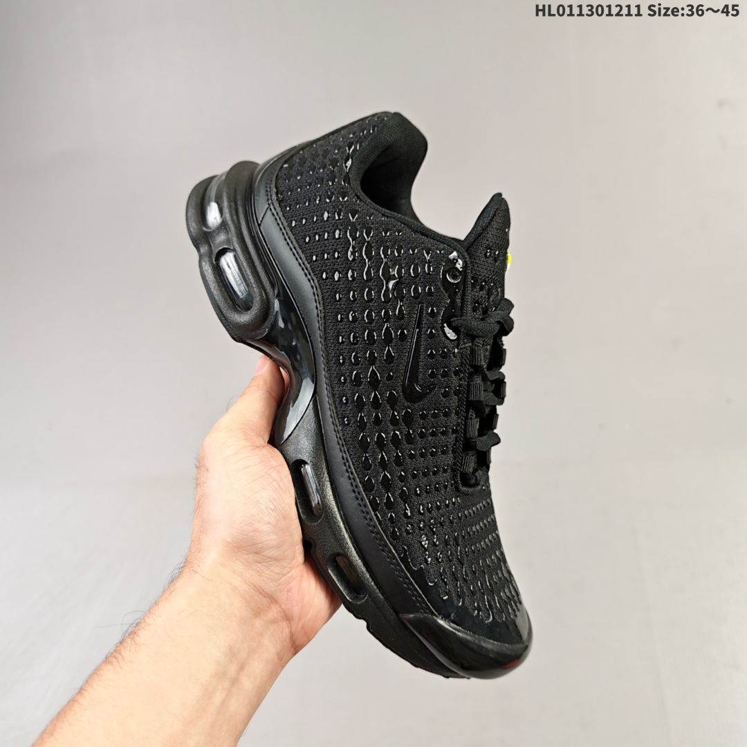 集合💰190
耐克 Nike Air Max Plus TN Ultra  复刻版 科技复古耐克TN经典的Air Max Plus被很多跑鞋爱好者们所熟知，作为Nike历史上的高科技跑鞋之一，它的回归着实让很多老鞋迷找回了曾经的记忆 
编码：HL011301211 Size:36～45