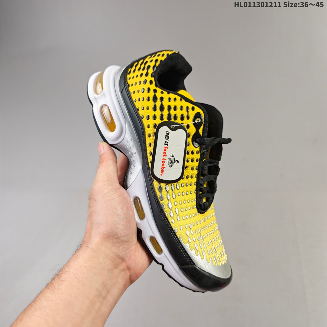 集合💰190
耐克 Nike Air Max Plus TN Ultra  复刻版 科技复古耐克TN经典的Air Max Plus被很多跑鞋爱好者们所熟知，作为Nike历史上的高科技跑鞋之一，它的回归着实让很多老鞋迷找回了曾经的记忆 
编码：HL011301211 Size:36～45