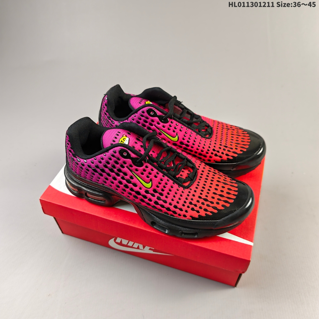 集合💰190
耐克 Nike Air Max Plus TN Ultra  复刻版 科技复古耐克TN经典的Air Max Plus被很多跑鞋爱好者们所熟知，作为Nike历史上的高科技跑鞋之一，它的回归着实让很多老鞋迷找回了曾经的记忆 
编码：HL011301211 Size:36～45