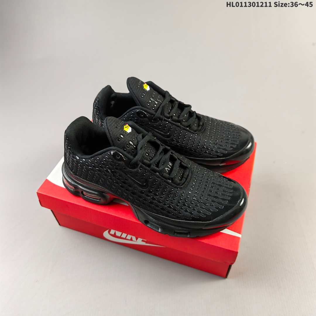 集合💰190
耐克 Nike Air Max Plus TN Ultra  复刻版 科技复古耐克TN经典的Air Max Plus被很多跑鞋爱好者们所熟知，作为Nike历史上的高科技跑鞋之一，它的回归着实让很多老鞋迷找回了曾经的记忆 
编码：HL011301211 Size:36～45