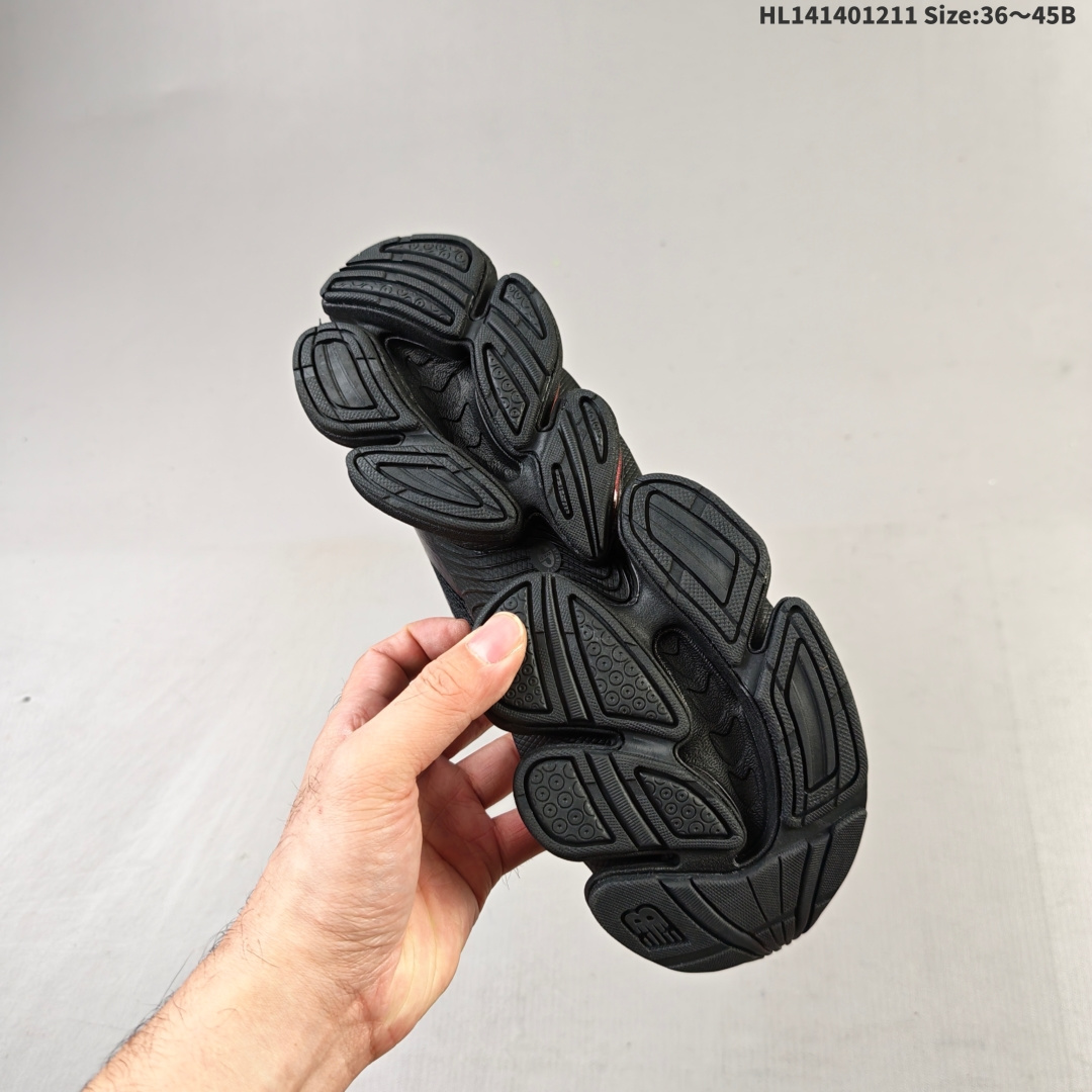 💰140
新百伦 New Balance NB U2000EA 运动跑步鞋。此复刻经典鞋款，加入当下大热的户外元素，以曾经篮球鞋款型式样加以打造鞋款造型。编织鞋带以及加强稳固鞋底都提供机能支持，材质上使用绒皮呈现更显质感 
货号：U20006C1
编码：HL141401211 Size:36～45B