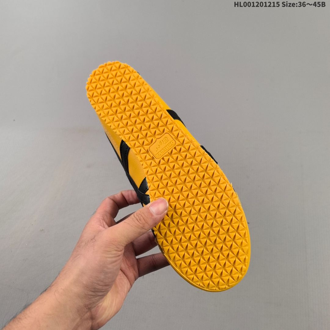 头层带半码 Onitsuka Tiger Mexico 66 阿斯克斯 亚瑟士 鬼冢虎 低帮 黄黑解构鞋带 圆头舒适减震耐磨低邦休闲跑步鞋 MEXICO 66以1961年的练习鞋为原型,并与1966年研发出的鞋面Onitsuka Tiger Stripe设计结合.十字强补,后套的柔软后跟及后跟边设计都是其特色.薄底,细身是代表Onitsuka Tigers的标准鞋款. 此款MEXICO 66系列 中性休闲运动鞋采用虎爪造型的Logo,鞋身稳定包裹系统,支撑鞋身;Onitsukaj Tigers特有的橡胶配方,弹性及止滑效果良好.后跟X型部件设计,稳定结构保护后跟.鞋头外包橡胶片保护脚趾,耐磨损. 货号:DL408-0490 HL001201215 B