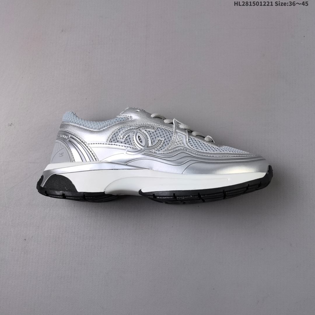 💰150
Chanel/香奈儿 复古风满满的质感!法国奢侈品品牌·香奈儿Chanel Cruise Logo Casual Low 克鲁斯系列低帮轻便复古老爹风百搭休闲运动慢跑鞋“银白黑 G39792 Y56368
编码:HL281501221 Size:36~45