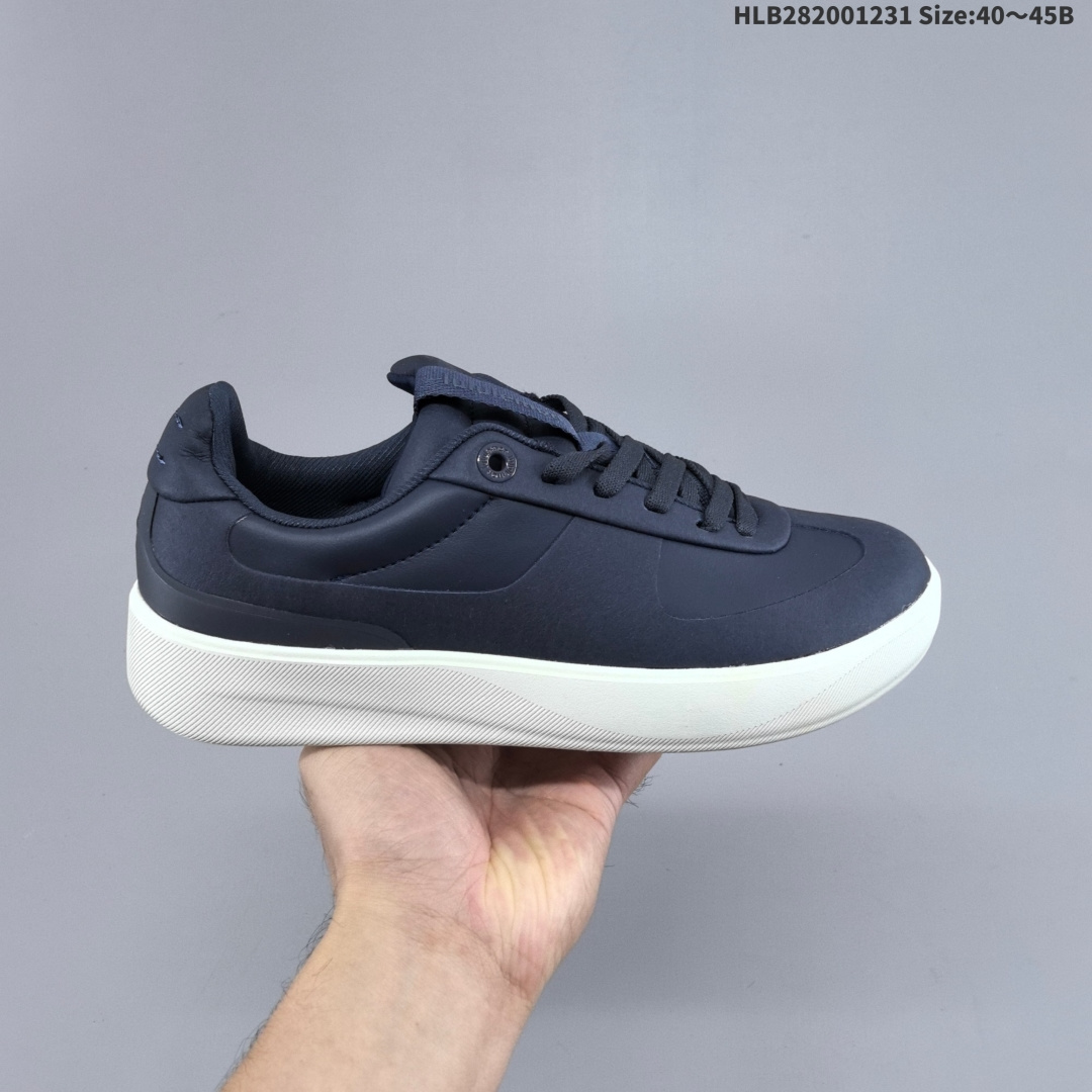 💰200
CS版 lululemon Cityverse 露露乐檬极简主义减震耐磨低帮生活休闲鞋 Cityverse将运动性能融入经典休闲鞋中，中底提供出色缓震，并贴合足部曲线，带来全天候的舒适感。鞋面采用两种材质拼接，且前半部分采用热熔压胶处理，无任何缝线，保留了鞋身整体性。模制泡沫的鞋垫带来上乘的脚感，在平日休闲穿着时不会磨脚，也能提供轻质软弹的效果。25年来，lululemon一直秉持“感受为先”的设计理念，并相信更好的感受带来更好的表现。此次男鞋的设计亦是如此。投入多年研究，针对男性在不同运动场景中的脚步形态设计了不同鞋履款式。同时，还进行了生物力学与形态学研究，为“他”带来更好的贴合度和感受。
SIZE：36 36.5 37.5 38 38.5 39 40 40.5 41 42 42.5 43 44 45 HLB282001231 Size:40～45B