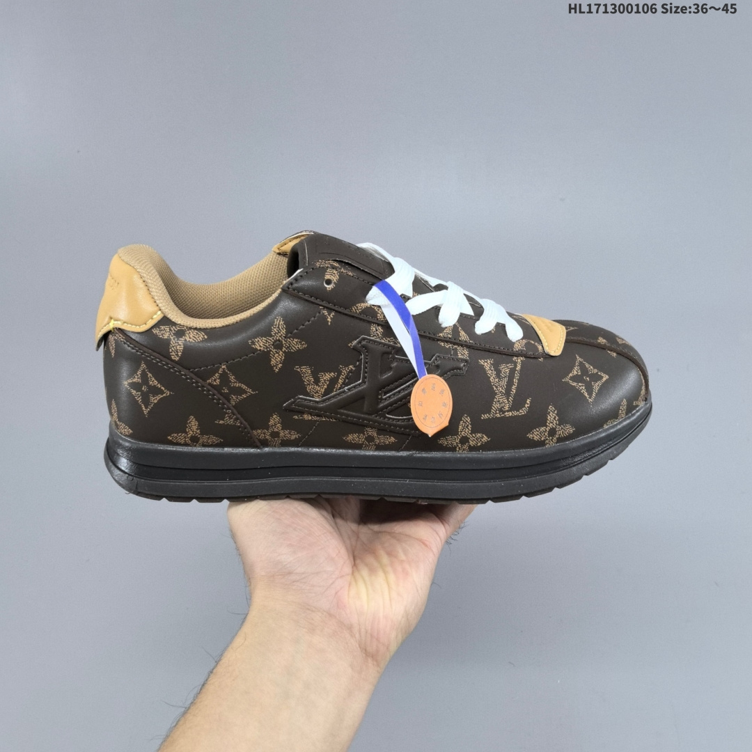 路易威登LOUIS VUITTON X NIGO 联名款运动鞋 BUTTERSOFT FW25 圆头系带 低帮 生活休闲鞋 阿甘鞋 路易威登 LOUIS VUITTON LV Buttersoft Nigo 联名运动跑步鞋,素面皮革压纹图案,圆头系带和衬垫鞋面,柔软的穿着体验.Pharrell Williams 肖像和龙虾图案压纹呼应,手缝鞋面 EVA 外底饰有元素,LV 字母皮具元素.#LV休闲鞋 #LV新款休闲运动鞋 #lv潮鞋 #新款lv #Lv路易威登 编码:HL171300106