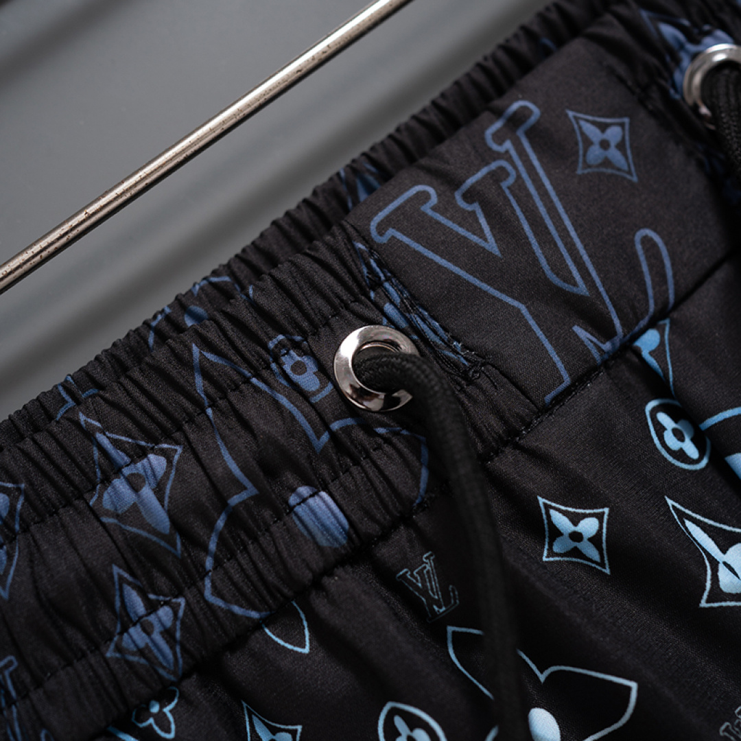 Louis Vuitton LV路易威登 最新款 短裤沙滩裤 沙滩旅游 高订制 五金 上身效果超正 腿部线条完全得到彰显
