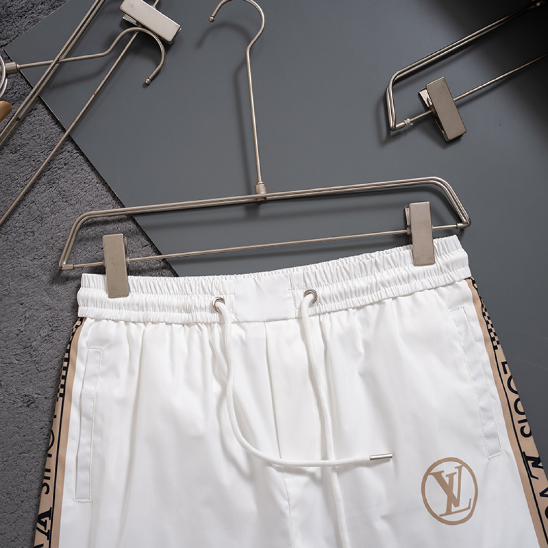 Louis Vuitton LV路易威登 最新款 短裤沙滩裤 沙滩旅游 高订制 五金 上身效果超正 腿部线条完全得到彰显