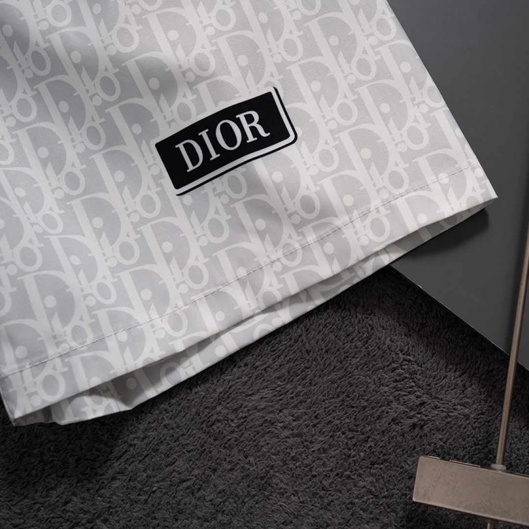 Dior Dior迪奥 最新款 短裤沙滩裤 沙滩旅游 高订制 五金 上身效果超正 腿部线条完全得到彰显