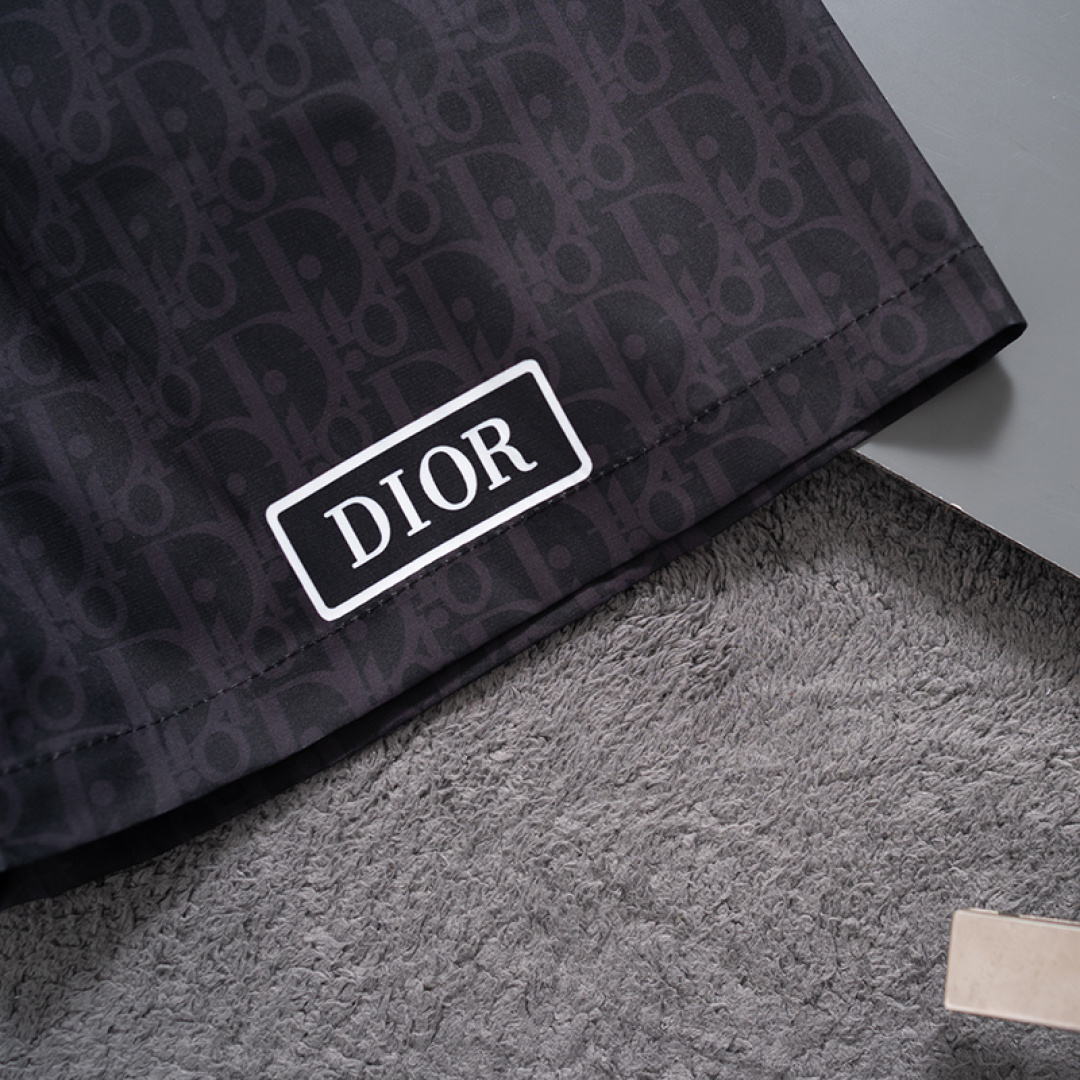 Dior Dior迪奥 最新款 短裤沙滩裤 沙滩旅游 高订制 五金 上身效果超正 腿部线条完全得到彰显
