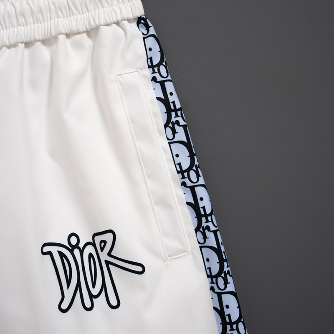 Dior Dior迪奥 最新款 短裤沙滩裤 沙滩旅游 高订制 五金 上身效果超正 腿部线条完全得到彰显
