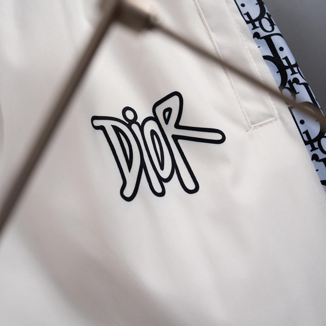 Dior Dior迪奥 最新款 短裤沙滩裤 沙滩旅游 高订制 五金 上身效果超正 腿部线条完全得到彰显