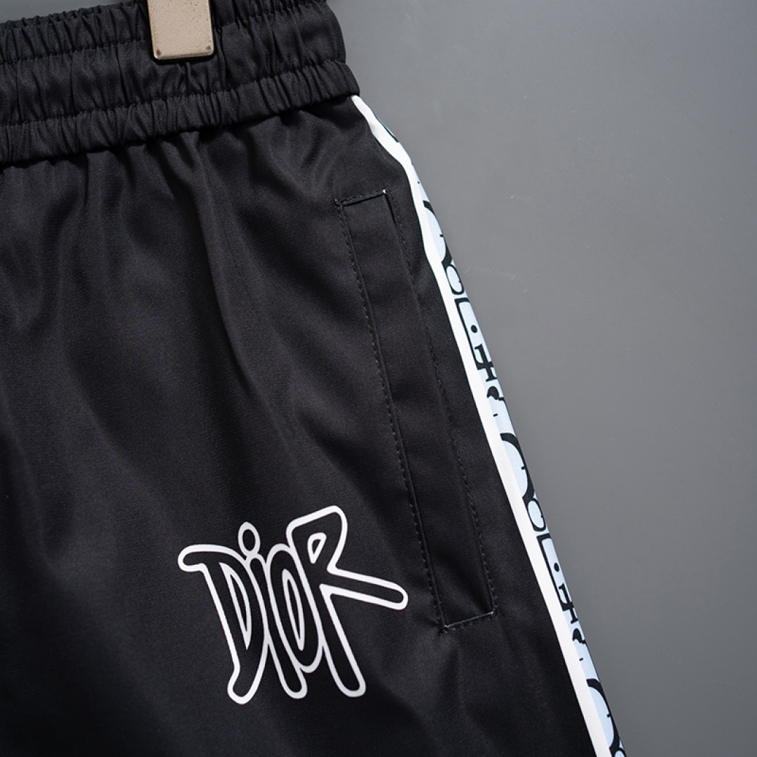 Dior Dior迪奥 最新款 短裤沙滩裤 沙滩旅游 高订制 五金 上身效果超正 腿部线条完全得到彰显
