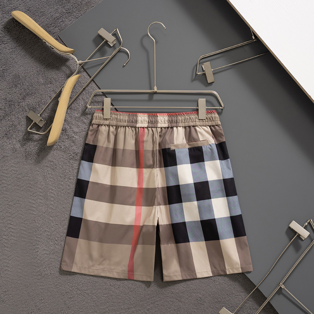 Burberry 巴宝莉 最新款 短裤沙滩裤 沙滩旅游 高订制 五金 上身效果超正 腿部线条完全得到彰显