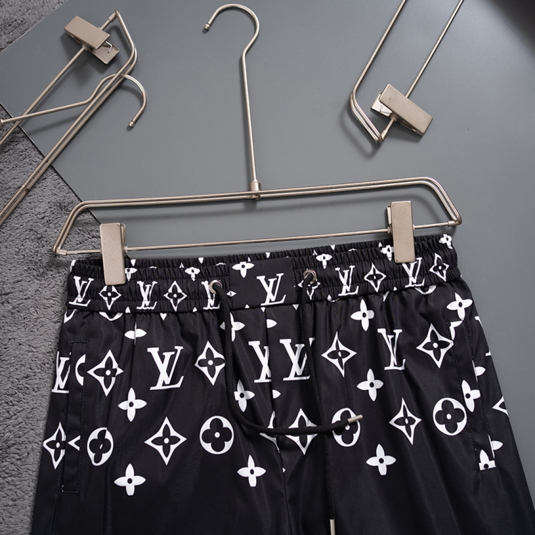 Louis Vuitton 路易Lv最新款 短裤沙滩裤 沙滩旅游 高订制 五金 上身效果超正 腿部线条完全得到彰显