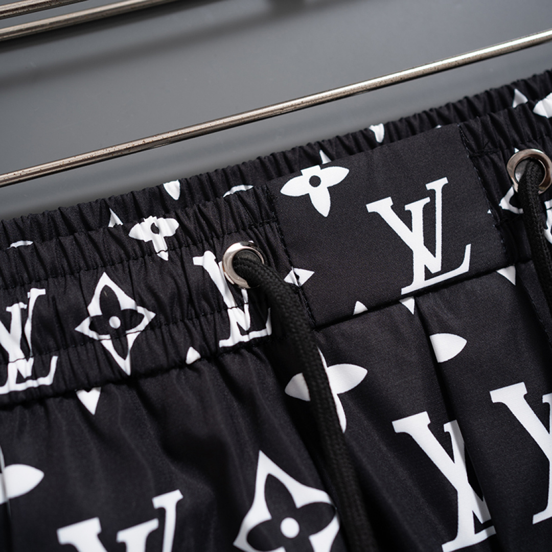 Louis Vuitton 路易Lv最新款 短裤沙滩裤 沙滩旅游 高订制 五金 上身效果超正 腿部线条完全得到彰显