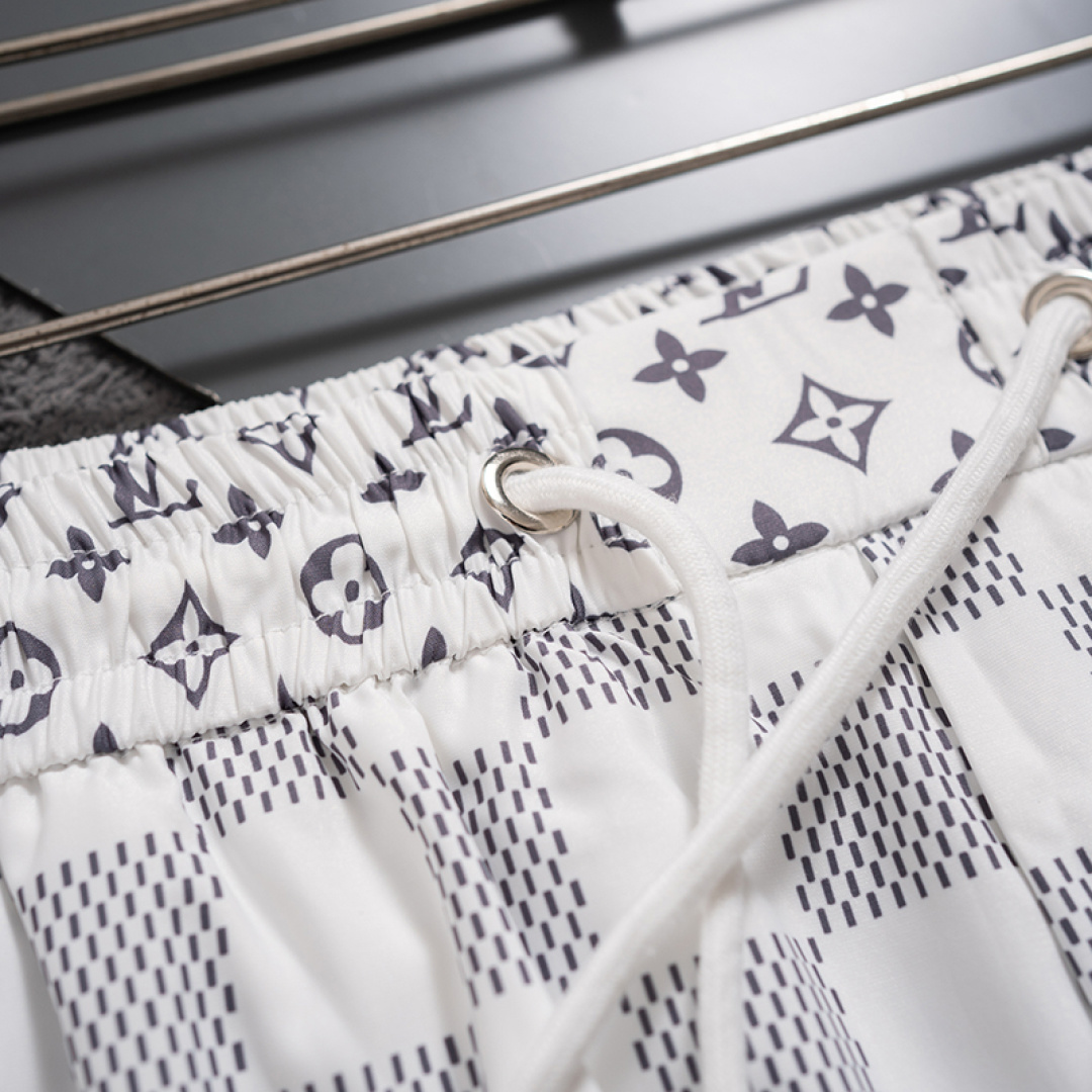 Louis Vuitton 路易Lv最新款 短裤沙滩裤 沙滩旅游 高订制 五金 上身效果超正 腿部线条完全得到彰显