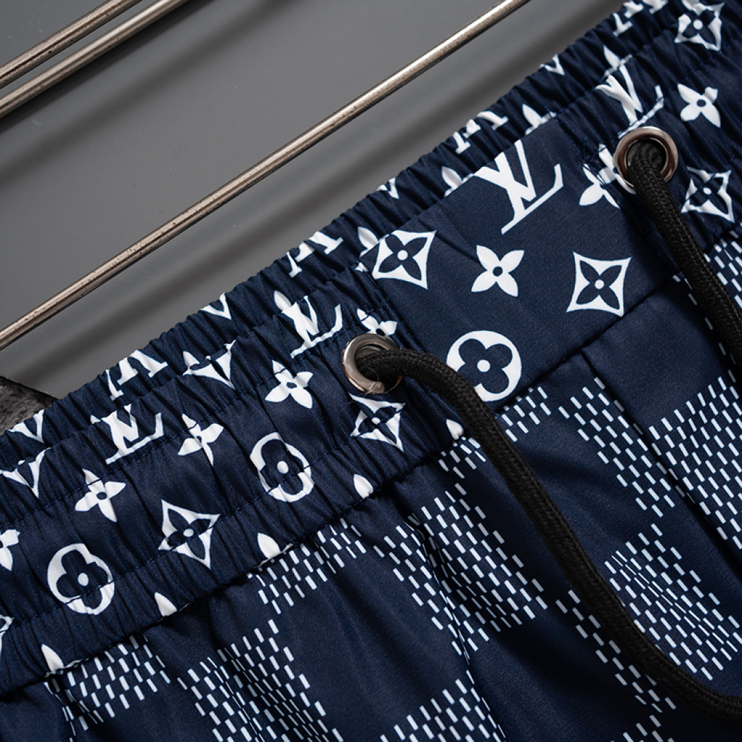 Louis Vuitton 路易Lv最新款 短裤沙滩裤 沙滩旅游 高订制 五金 上身效果超正 腿部线条完全得到彰显