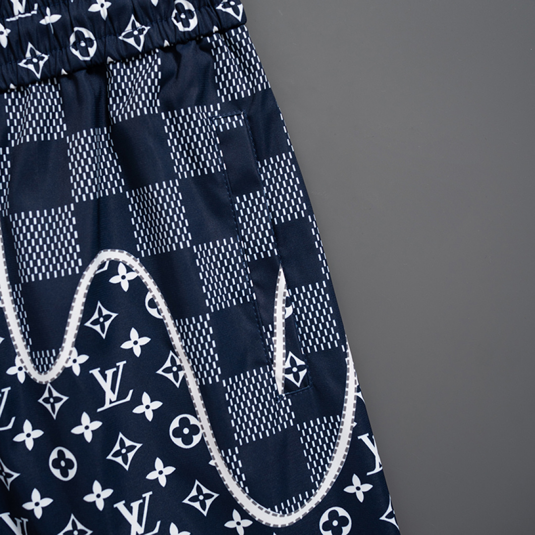 Louis Vuitton 路易Lv最新款 短裤沙滩裤 沙滩旅游 高订制 五金 上身效果超正 腿部线条完全得到彰显