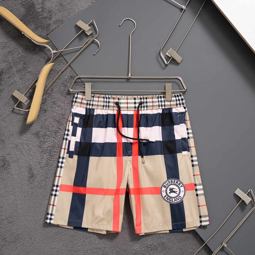 Burberry 巴宝莉 最新款 短裤沙滩裤 沙滩旅游 高订制 五金 上身效果超正 腿部线条完全得到彰显