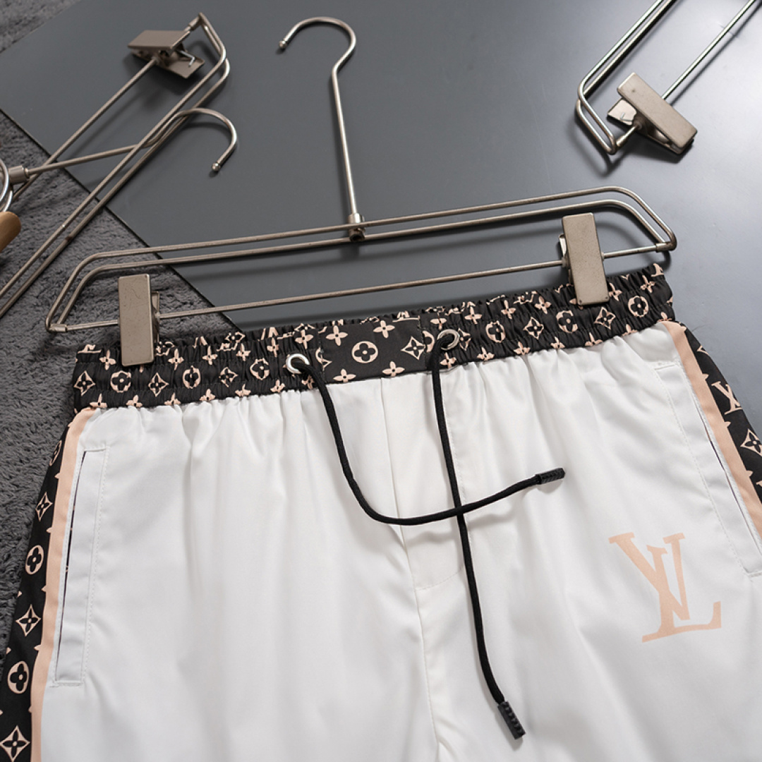Louis Vuitton Lv路易最新款 短裤沙滩裤 沙滩旅游 高订制 五金 上身效果超正 腿部线条完全得到彰显