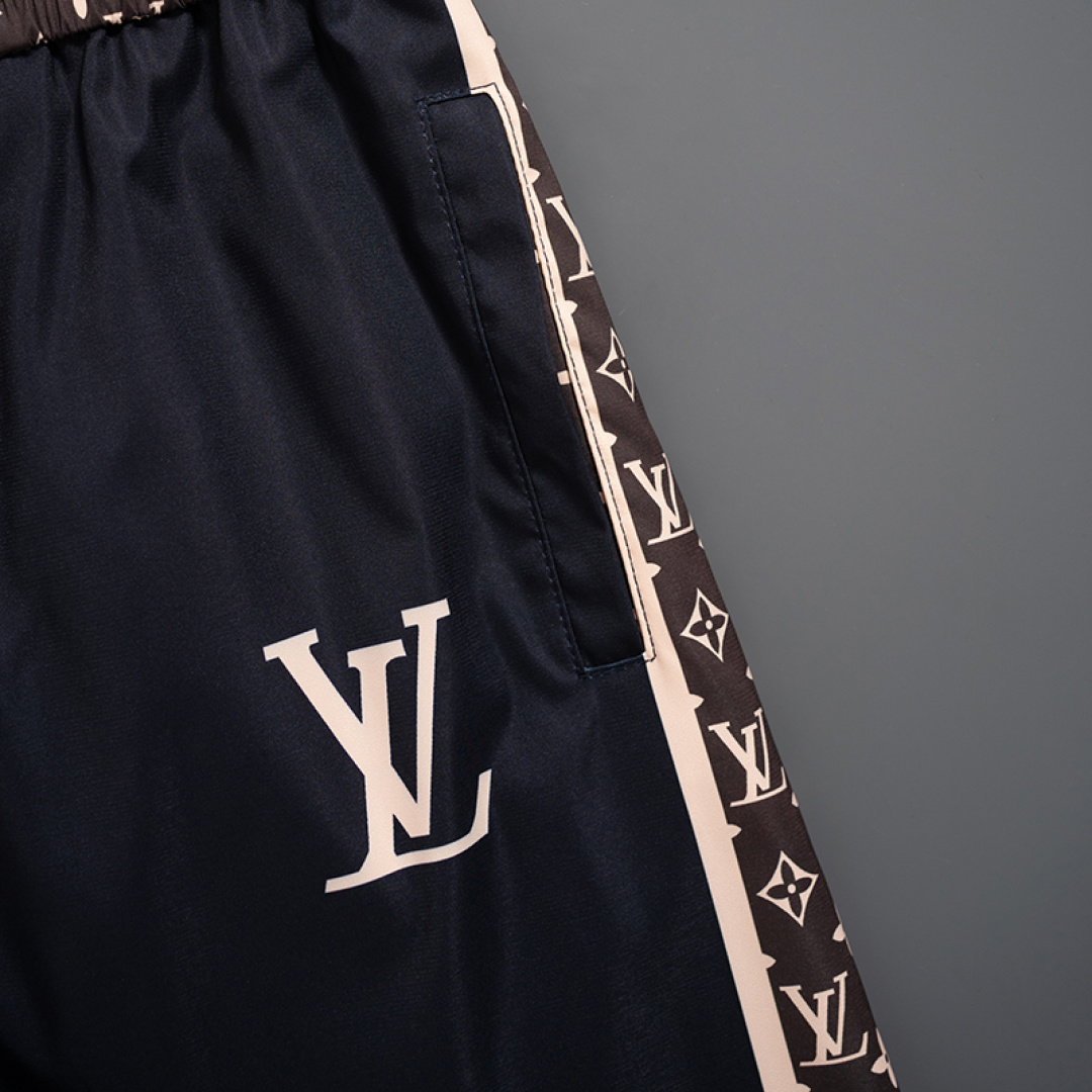 Louis Vuitton Lv路易最新款 短裤沙滩裤 沙滩旅游 高订制 五金 上身效果超正 腿部线条完全得到彰显