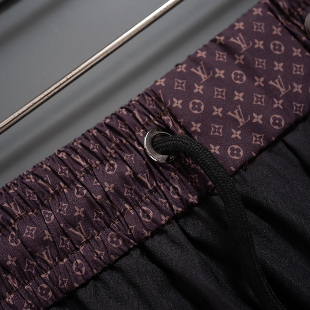 Louis Vuitton Lv路易最新款 短裤沙滩裤 沙滩旅游 高订制 五金 上身效果超正 腿部线条完全得到彰显