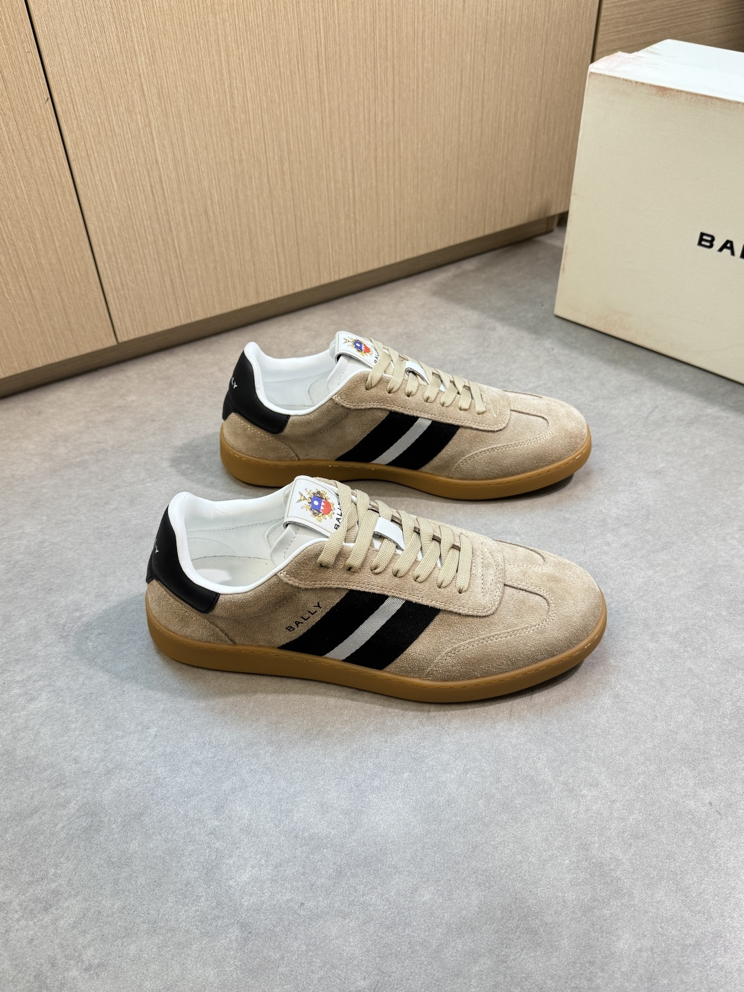 NO:354675,【BALLY】Barley - High-end quality Original single casual sports shoes - Upper reverse velvet calfskin, Napa calfskin, shoe body brand webbing, tongue, shoe body body. Heel. Silk screen brand LOGO - Inner crystal sheepskin, foot pad; water dye cowhide - Ultra-light TPR·Rubber; molded sole - Ultra-high quality control·fine workmanship highlighting (high-end, noble, grade) -Size 39-44 (38,45, custom made)·BL0193,,bally,sneakers,cowhide,sheepskin19860909【BALLY】巴利 -高端品质 原单·休闲运动鞋 -鞋面反绒小牛皮、纳帕小牛皮、鞋身品牌织带、鞋舌.鞋身.后跟.丝印品牌LOGO -内里水晶羊皮,垫脚；水染牛皮 -大底超轻 TPR·橡胶；成型大底 -超高品控·做工精细凸显(高端·贵气·档次) -Size 39-44（38,45,可订做)·BL0193,,bally,sneakers,cowhide,sheepskin,Men's shoes