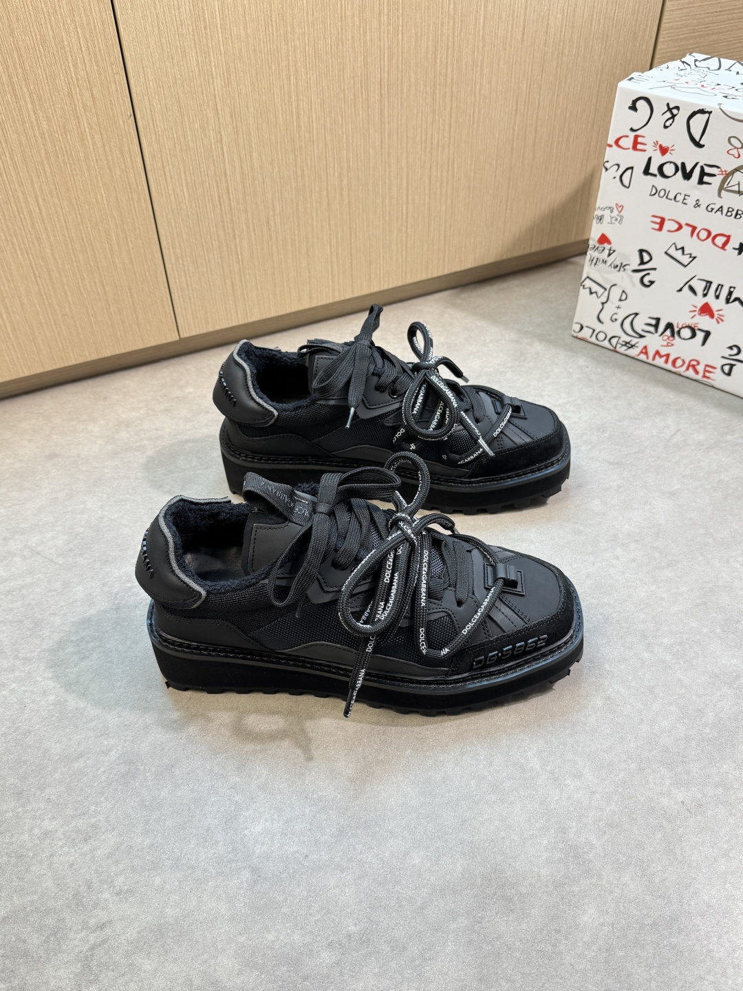 NO:354564,【DOLCE & GABBANA】Dolce & Gabbana - High-end quality Original single casual sneakers - Upper Napa calfskin, reverse velvet calfskin, high mercerized striped cloth, tongue brand logo webbing, heel injection molding brand logo - Inner water dyed cowhide - Outsole ultra-light wear-resistant velvet rubber; Combination molding outsole - Ultra-high quality control · fine workmanship highlight (high-end · noble · grade) -Size 39-44 (38, 45, custom made)·DG0126,,Dolce & Gabbana, Dolce & Gabbana, sneakers, cowhide19860909【DOLCE & GABBANA】杜嘉班纳 -高端品质 原单·休闲运动鞋 -鞋面纳帕小牛皮、反绒小牛皮、高丝光条纹布匹、鞋舌品牌logo织带、后跟注塑品牌logo -内里水染牛皮 -大底超轻耐磨绒·橡胶; 组合成型大底 -超高品控·做工精细凸显(高端·贵气·档次) -Size 39-44（38,45,可订做)·DG0126,,Dolce&Gabbana,Dolce&Gabbana,sneakers,cowhide,Men's shoes