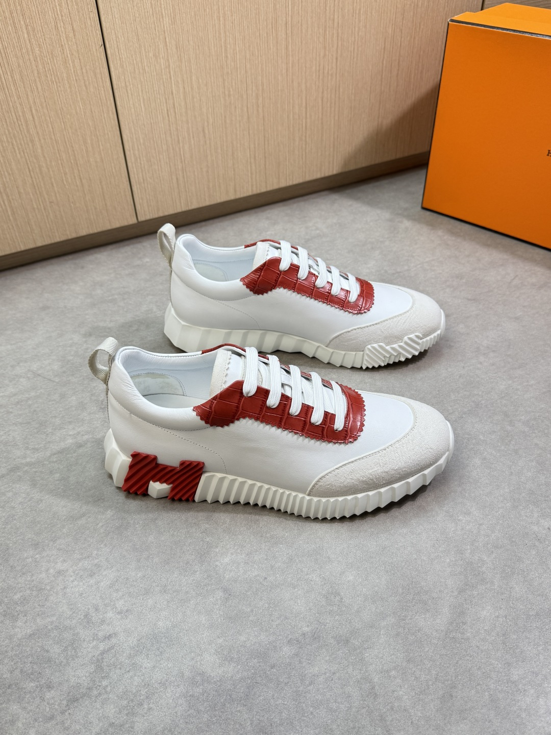 NO:356811,【HERMES】HERMES - High-end quality Original single casual sports shoes - Upper Napa calfskin, stone pattern cowhide, reverse velvet Yangjing leather, shoe tongue. Air compressor brand logo, heel brand webbing - Inner water dyed cowhide - Outsole ultra-light TPU foaming·Rubber combination molding two-color outsole - Ultra-high quality control·fine workmanship highlighted (high-end, noble, grade) -Size 38-44 (45, 46, 47, can be customized)·H0183,,hermes, hermes, sneakers, cowhide, sheep19860909【 HERMES】爱马仕 -高端品质 原单·休闲运动鞋 -鞋面纳帕小牛皮、石头纹牛皮、反绒羊京皮、鞋舌.空压品牌logo、后跟品牌织带 -内里水染牛皮 -大底超轻TPU发泡·橡胶组合成型双色大底 -超高品控·做工精细凸显(高端·贵气·档次) -Size 38-44（45,46,47,可订做)·H0183,,hermes,hermes,sneakers,cowhide,sheep,Men's shoes