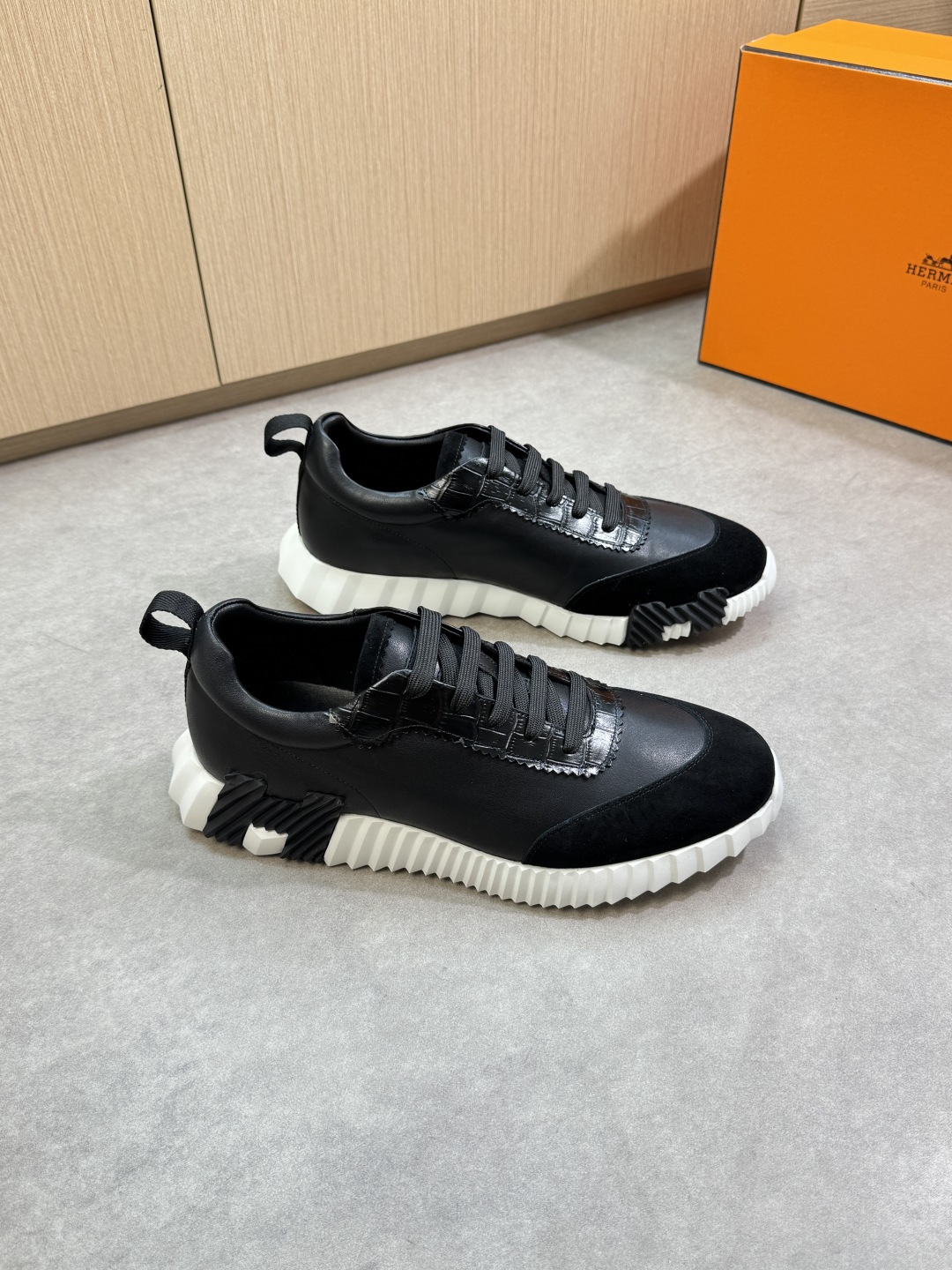 NO:356827,【HERMES】HERMES - High-end quality Original single · Casual sports shoes - Upper Napa calfskin, reverse velvet yangjing leather, tongue. Air compressor brand logo, heel brand webbing - Inner water dyed cowhide - Outsole ultra-light TPU foaming· Rubber combination molding two-color outsole - Ultra-high quality control· Fine workmanship highlighted (high-end, noble, grade) -Size 38-44 (45, 46, 47, can be customized)·H0183,, hermes, hermes, sneakers, cowhide, sheep19860909【 HERMES】爱马仕 -高端品质 原单·休闲运动鞋 -鞋面纳帕小牛皮、反绒羊京皮、鞋舌.空压品牌logo、后跟品牌织带 -内里水染牛皮 -大底超轻TPU发泡·橡胶组合成型双色大底 -超高品控·做工精细凸显(高端·贵气·档次) -Size 38-44（45,46,47,可订做)·H0183,,hermes,hermes,sneakers,cowhide,sheep,Men's shoes