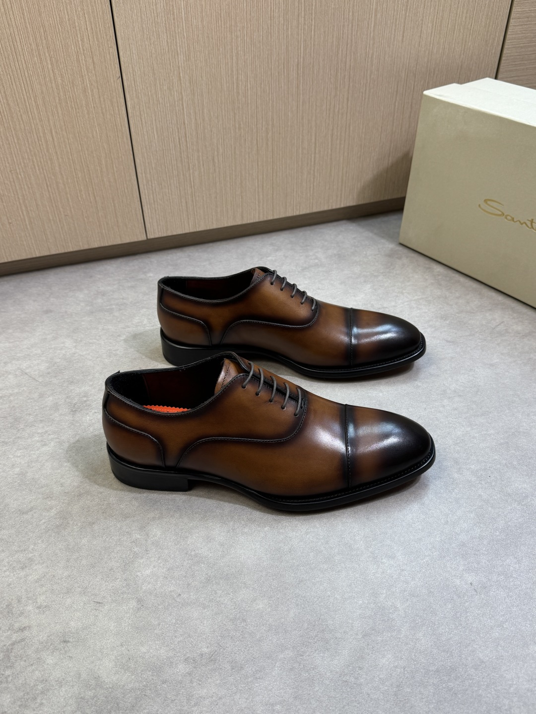 NO:357521,【SANTONI】SANTONI - High-end quality Original single · formal leather shoes - Imported leather embryo on the upper color change calfskin, perfect splicing - Inner water dyed cowhide - Outsole ultralight TPR rubber · genuine leather combination molding leather outsole - Ultra high quality control · fine workmanship highlighted (high-end · noble · grade) -Size 39-44 (38, 45, custom made)·S0234,,cowhide,Leather soles19860909【SANTONI】圣东尼 -高端品质 原单·正装皮鞋 -鞋面进口皮胚改色小牛皮、完美拼接 -内里水染牛皮 -大底超轻TPR橡胶·真皮组合成型真皮大底 -超高品控·做工精细凸显(高端·贵气·档次) -Size 39-44（38,45,可订做)·S0234,,cowhide,Leather soles,Men's shoes