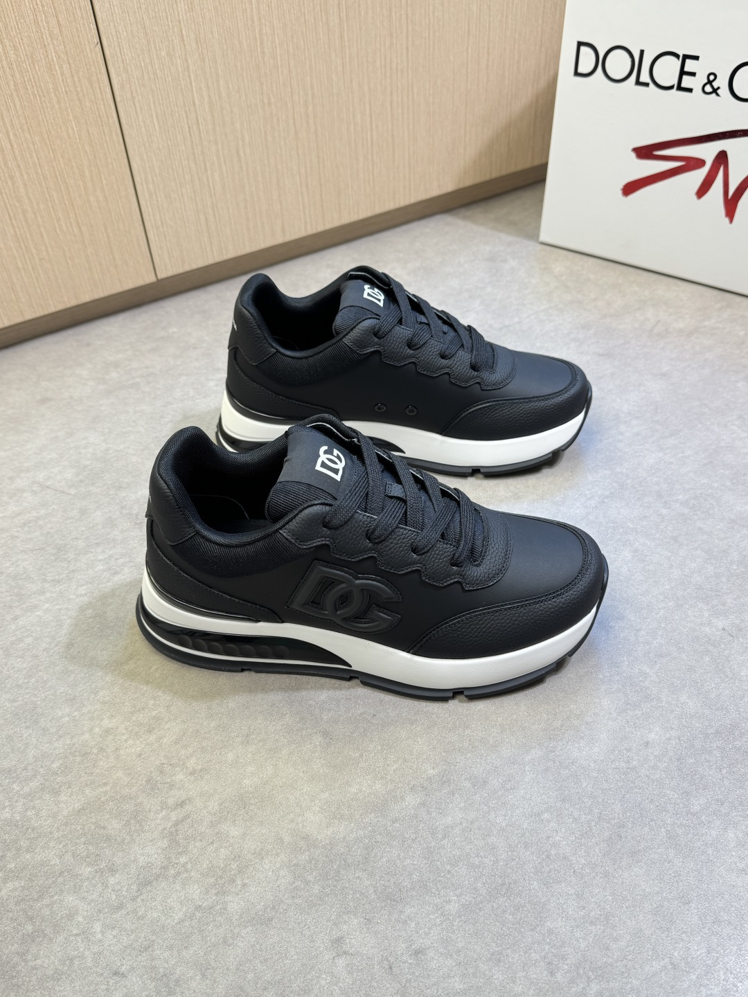 NO:357451,【DOLCE & GABBANA】Dolce & Gabbana - High-end quality Original single casual sports shoes - Upper lying calfskin, Napa calfskin, tongue brand logo cloth, heel silk screen brand logo - Neil brand canvas - Outsole ultra-light TPU foaming·rubber; Two-color molded outsole - Ultra-high quality control·fine workmanship highlighted (high-end, noble, grade) -Size 39-44 (38,45, custom made)·DG1086,, Dolce & Gabbana, Dolce & Gabbana, sneakers, cowhide19860909【DOLCE & GABBANA】杜嘉班纳 -高端品质 原单·休闲运动鞋 -鞋面荔纹小牛皮、纳帕小牛皮、鞋舌品牌logo布标、后跟丝印品牌logo -内里品牌帆布 -大底超轻TPU发泡·橡胶; 双色成型大底 -超高品控·做工精细凸显(高端·贵气·档次) -Size 39-44（38,45,可订做)·DG1086,,Dolce&Gabbana,Dolce&Gabbana,sneakers,cowhide,Men's shoes