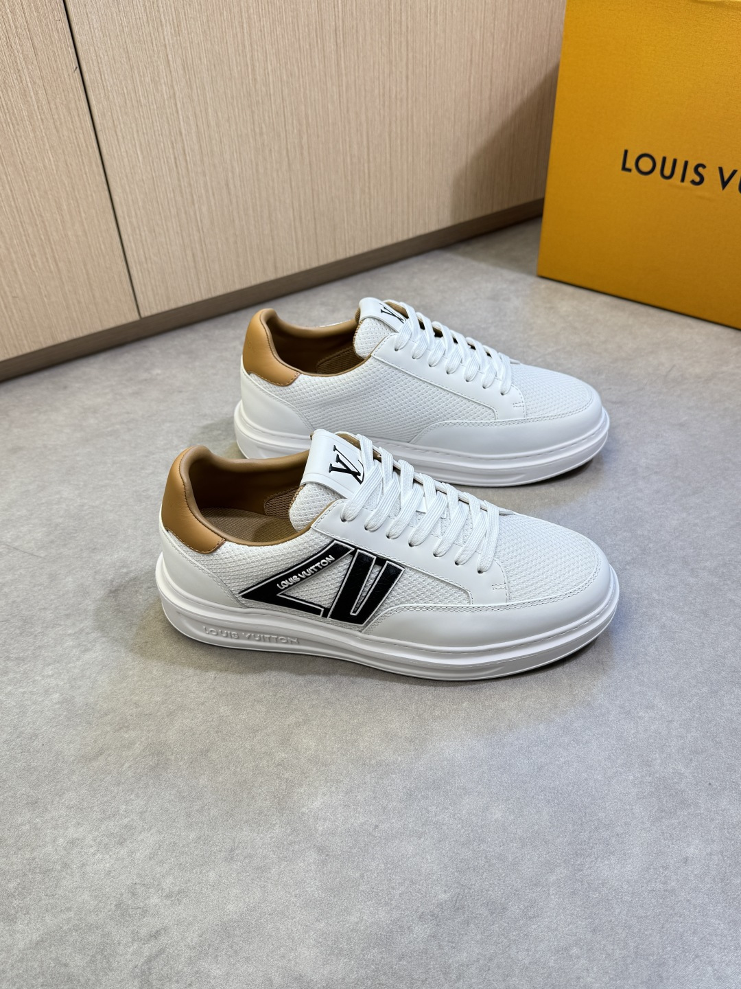 NO:357486,【Louis Vuitton】Louis Vuitton - High-end quality Original single casual sports shoes - Upper Napa calfskin, brand high mercerized canvas cloth, shoe body sewing brand totem injection module, tongue. Heel; Silk-printed high Zhoubo brand LOGO - Inner water dye cowhide, foot pad; Brand canvas - Outsole ultra-light original TPU foam; molded outsole - Ultra-high quality control·fine workmanship highlight (high-end, noble, grade) -Size 39-44 (38,45, custom made)·L0111,,louis vuitton,louis vuitton,sneakers,cowhide19860909【Louis Vuitton】路易威登 -高端品质 原单·休闲运动鞋 -鞋面纳帕小牛皮、品牌高丝光帆布布匹、鞋身车缝品牌图腾注塑模块、鞋舌.后跟；丝印高周波品牌LOGO -内里水染牛皮,垫脚；品牌帆布 -大底超轻原版TPU发泡；成型大底 -超高品控·做工精细凸显(高端·贵气·档次) -Size 39-44（38,45,可订做)·L0111,,louis vuitton,louis vuitton,sneakers,cowhide,Men's shoes