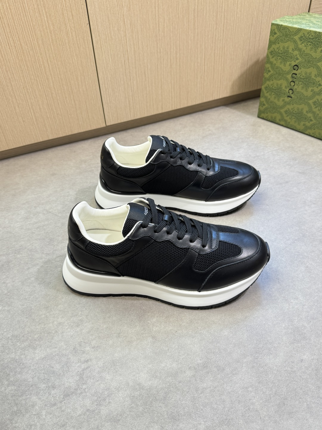 NO:344758,【Gucci】Gucci - High-end quality Original single · Casual sports shoes - Upper Napa calfskin, brand high mercerized hollow mesh cloth, tongue cloth, heel silk screen brand LOGO - Inner water dyed cowhide - Outsole ultra-light TPU·rubber; Two-color molded outsole - Ultra-high quality control · Fine workmanship highlighted (high-end · nobility · grade) -Size 38-44 (45, custom made)·GC0372,,gucci,gucci,sneakers,cowhide19860909【Gucci】古驰 -高端品质 原单·休闲运动鞋 -鞋面纳帕小牛皮、品牌高丝光镂空网布匹、鞋舌布标、后跟丝印品牌LOGO -内里水染牛皮 -大底超轻TPU·橡胶；双色成型大底 -超高品控·做工精细凸显(高端·贵气·档次) -Size 38-44（45,可订做)·GC0372,,gucci,gucci,sneakers,cowhide,Men's shoes