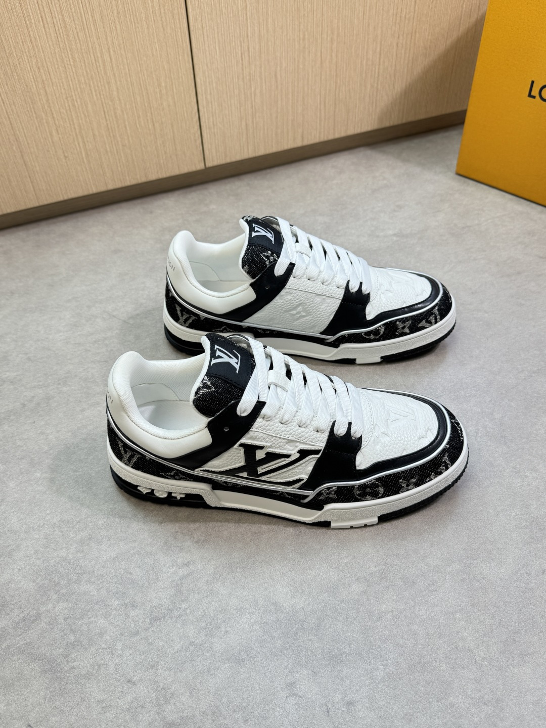 NO:346593,【Louis Vuitton】Louis Vuitton - High-end quality Original single · Casual sports shoes - Upper lit calfskin, brand totem cloth, tongue brand cloth, shoe body sewing brand logo - Neil brand canvas - Outsole original TPR rubber; Two-color molded outsole - Ultra-high quality control · Fine workmanship highlighting (high-end · noble · grade) - Size 39-44 (38, 45, custom made)·L3258,,louis vuitton,louis vuitton,sneakers,cowhide19860909【Louis Vuitton】路易威登 -高端品质 原单·休闲运动鞋 -鞋面荔纹小牛皮、品牌图腾布匹、鞋舌品牌布标、鞋身车缝品牌logo -内里品牌帆布 -大底原版TPR橡胶；双色成型大底 -超高品控·做工精细凸显(高端·贵气·档次) -Size 39-44（38,45,可订做)·L3258,,louis vuitton,louis vuitton,sneakers,cowhide,Men's shoes