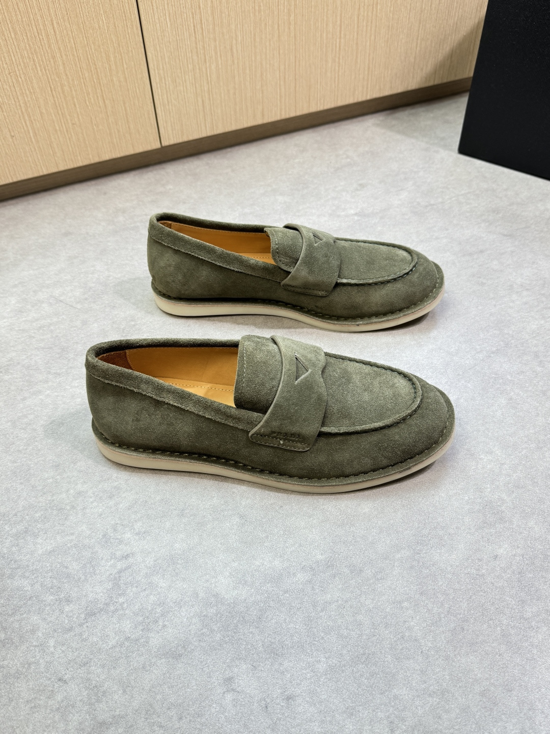 NO:347503,【PRADA】Prada - High-end quality Original single · Casual sports shoes - Upper reverse velvet calfskin, shoe Dan · Handmade string sewing mark line, air compressor brand logo horizontal decoration, Bangkok sewing mark line. Goodyear craftsmanship - Inner water dyed cowhide - Outsole ultra-light TPR · Leather combination leather molding outsole - Ultra-high quality control · Fine workmanship highlight (high-end · Noble · Grade) -Size 39-44 (38, 45, custom made)·PAD067,,prada,prada,sneakers,cowhide19860909【PRADA】普拉达 -高端品质 原单·休闲运动鞋 -鞋面反绒小牛皮、鞋丹·手工串缝马克线、空压品牌logo横担装饰、邦角车缝马克线.固特异工艺 -内里水染牛皮 -大底超轻TPR·真皮组合真皮成型大底 -超高品控·做工精细凸显(高端·贵气·档次) -Size 39-44（38,45,可订做)·PAD067,,prada,prada,sneakers,cowhide,Men's shoes