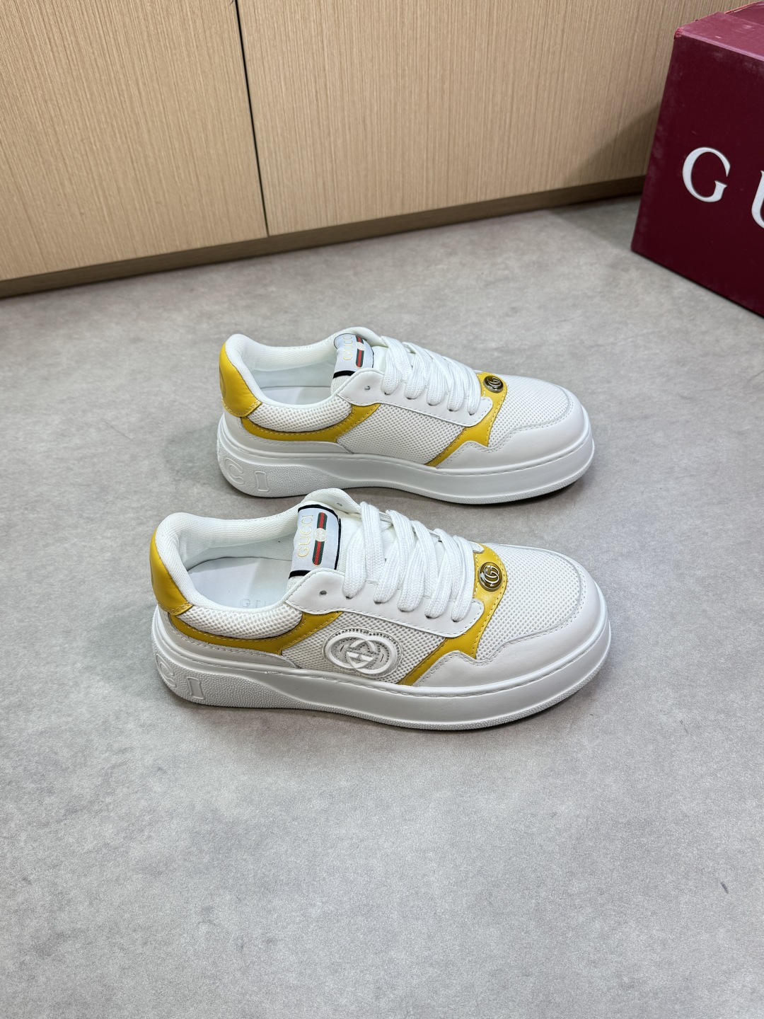 NO:347554,【GUCCI】Gucci - High-end quality Original single · Casual sports shoes - Upper lit calfskin, brand hollow mesh canvas, shoe tongue sewing brand cloth, heel silk screen brand LOGO, brand metal cat eye fastener - inner brand canvas, foot pad; water dye cowhide - outsole ultralight TPU rubber foam; molded sole - ultra high quality control · fine workmanship highlight (high-end · noble · grade) -Size 39-44 (38, 45, custom made)·G0180,,gucci,gucci,sneakers,cowhide19860909【GUCCI】古驰 -高端品质 原单·休闲运动鞋 -鞋面荔纹小牛皮、品牌镂空网帆布、鞋舌车缝品牌布标、后跟丝印品牌LOGO、品牌金属猫眼扣件 -内里品牌帆布,垫脚；水染牛皮 -大底超轻TPU橡胶发泡；成型大底 -超高品控·做工精细凸显(高端·贵气·档次) -Size 39-44（38,45,可订做)·G0180,,gucci,gucci,sneakers,cowhide,Men's shoes