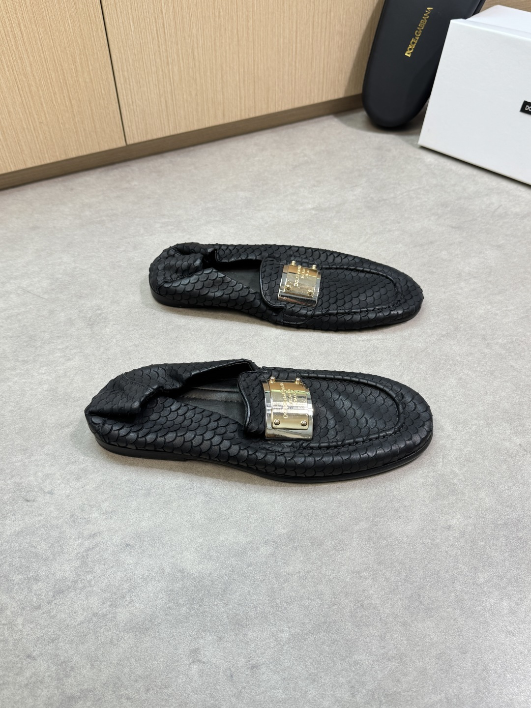 NO:350722,【DOLCE & GABBANA】Dougabana - High-end quality Original single · formal leather shoes - snake pattern calfskin on the upper. Soft and comfortable feet, shoe dan squid stitching, brand metal fastener decoration - water dyed cowhide - outsole ultralight TPR rubber· genuine leather; Combined molded leather outsole - ultra high quality control· fine workmanship highlighting (high-end, noble, grade) -Size 39-44 (38, 45, 46, custom made)·DG0234,, Dolce&Gabbana, Dolce&Gabbana, cowhide, Leather soles19860909【DOLCE & GABBANA】杜嘉班纳 -高端品质 原单·正装皮鞋 -鞋面蛇纹小牛皮.柔软舒适养脚、鞋丹起股车缝线、品牌金属扣件装饰 -内里水染牛皮 -大底超轻TPR橡胶·真皮; 组合成型真皮大底 -超高品控·做工精细凸显(高端·贵气·档次) -Size 39-44（38,45,46,可订做)·DG0234,,Dolce&Gabbana,Dolce&Gabbana,cowhide,Leather soles,Men's shoes