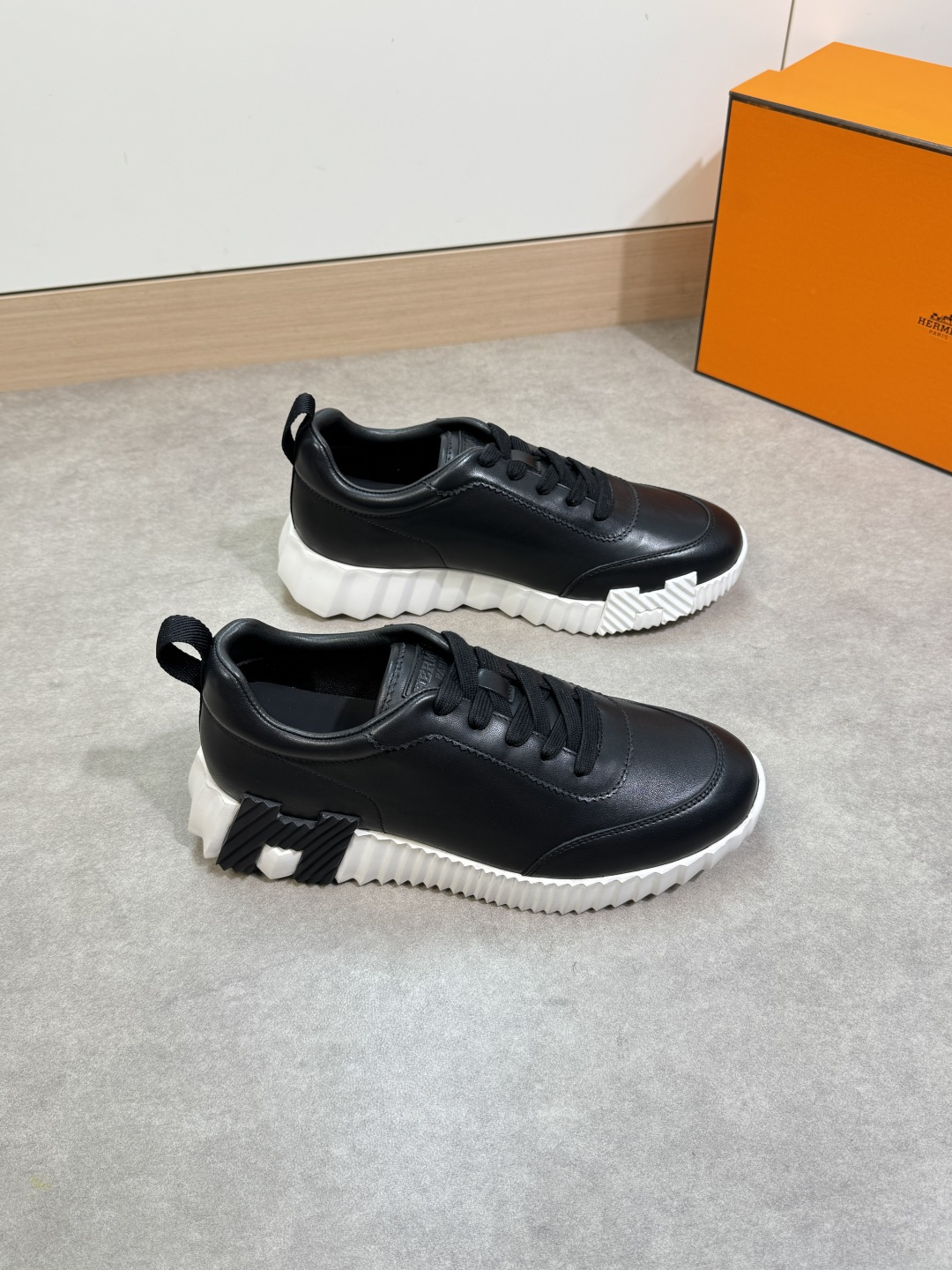 NO:350871,【HERMES】HERMES - High-end quality Original single · Casual sports shoes - Imported upper full grain calfskin, tongue. Air compressor brand logo, heel brand webbing - Inner water dyed cowhide - Outsole ultra-light TPU foaming· Rubber combination molding two-color outsole - Ultra-high quality control· Fine workmanship highlighted (high-end, noble, grade) -Size 39-44 (38,45, custom made)·H0444,,hermes,hermes,sneakers,cowhide19860909【 HERMES】爱马仕 -高端品质 原单·休闲运动鞋 -鞋面进口全粒面小牛皮、鞋舌.空压品牌logo、后跟品牌织带 -内里水染牛皮 -大底超轻TPU发泡·橡胶组合成型双色大底 -超高品控·做工精细凸显(高端·贵气·档次) -Size 39-44（38,45,可订做)·H0444,,hermes,hermes,sneakers,cowhide,Men's shoes