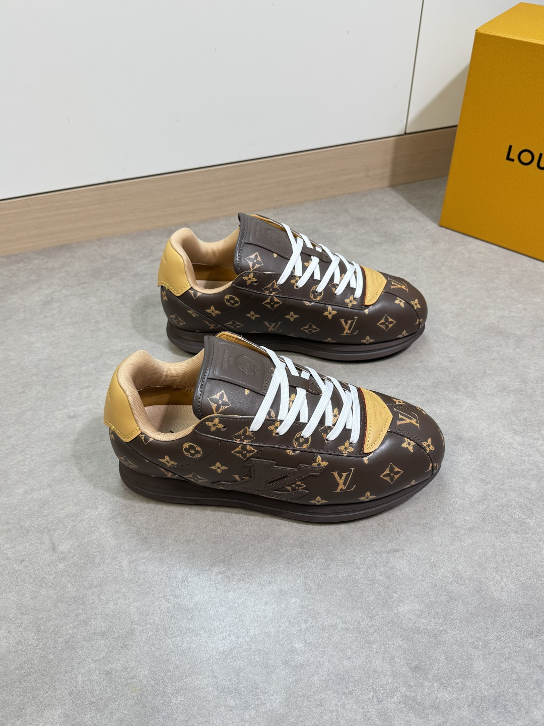 NO:350890,【Louis Vuitton】Louis Vuitton - High-end quality Original single couple casual sneakers - Upper imported Napa calfskin. 3D color printing brand totem, shoe body sewing brand module, toe shoe, tongue, heel; air compressor brand logo - inner lining brand canvas - outsole ultra-light original TPU foam; molded outsole - ultra-high quality control · fine workmanship highlight (high-end · noble · grade) -Size Men and women's same style 35-44 (women 35, men 45, can be customized)·L0663,,louis vuitton,louis vuitton,sneakers,cowhide19860909【Louis Vuitton】路易威登 -高端品质 原单·情侣装休闲运动鞋 -鞋面进口纳帕小牛皮.3D彩印品牌图腾、鞋身车缝品牌模块、鞋头.鞋舌.后跟；空压品牌logo -内里品牌帆布 -大底超轻原版TPU发泡；成型大底 -超高品控·做工精细凸显(高端·贵气·档次) -Size 男女同款35-44（女35,男45,可订做)·L0663,,louis vuitton,louis vuitton,sneakers,cowhide,Men's shoes