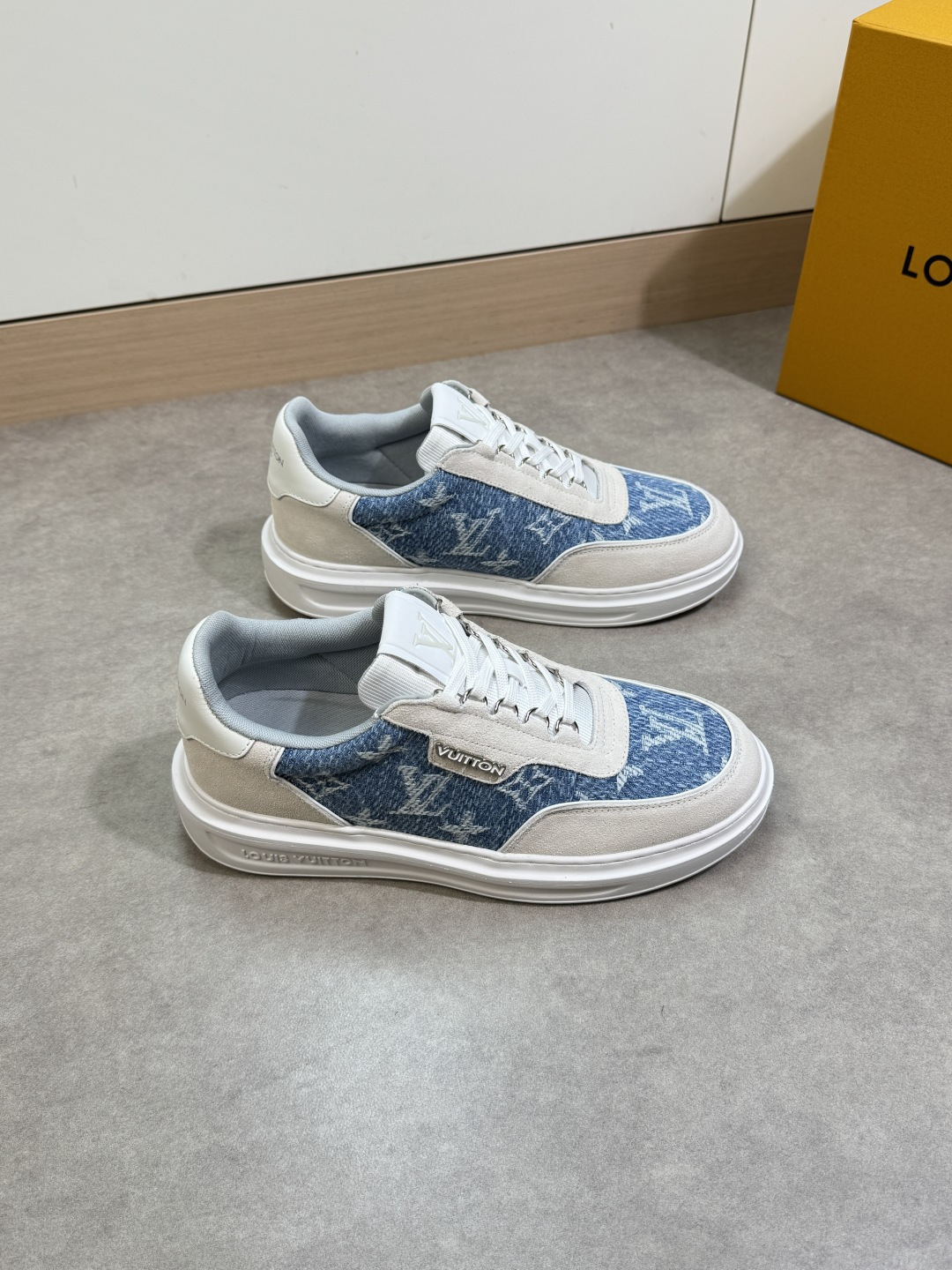NO:350958,【Louis Vuitton】Louis Vuitton - High-end quality Original single casual sports shoes - Upper Napa calfskin, imported reverse velvet calfskin, brand totem denim canvas, shoe mouth Velcro brand LOGO webbing, shoe body brand metal fastener decoration, tongue. Heel. Silk screen high Zhoubo brand LOGO - Neil brand canvas - Outsole ultra-light TPU foam; molded outsole - Ultra-high quality control · fine workmanship highlight (high-end · noble · grade) -Size 38-44 (45, custom made)·L0117,,louis vuitton,louis vuitton,sneakers,cowhide19860909【Louis Vuitton】路易威登 -高端品质 原单·休闲运动鞋 -鞋面纳帕小牛皮、进口反绒小牛皮、品牌图腾牛仔帆布、鞋口魔术贴品牌LOGO织带、鞋身品牌金属扣件装饰、鞋舌.后跟.丝印高周波品牌LOGO -内里品牌帆布 -大底超轻TPU发泡; 成型大底 -超高品控·做工精细凸显(高端·贵气·档次) -Size 38-44（45,可订做)·L0117,,louis vuitton,louis vuitton,sneakers,cowhide,Men's shoes