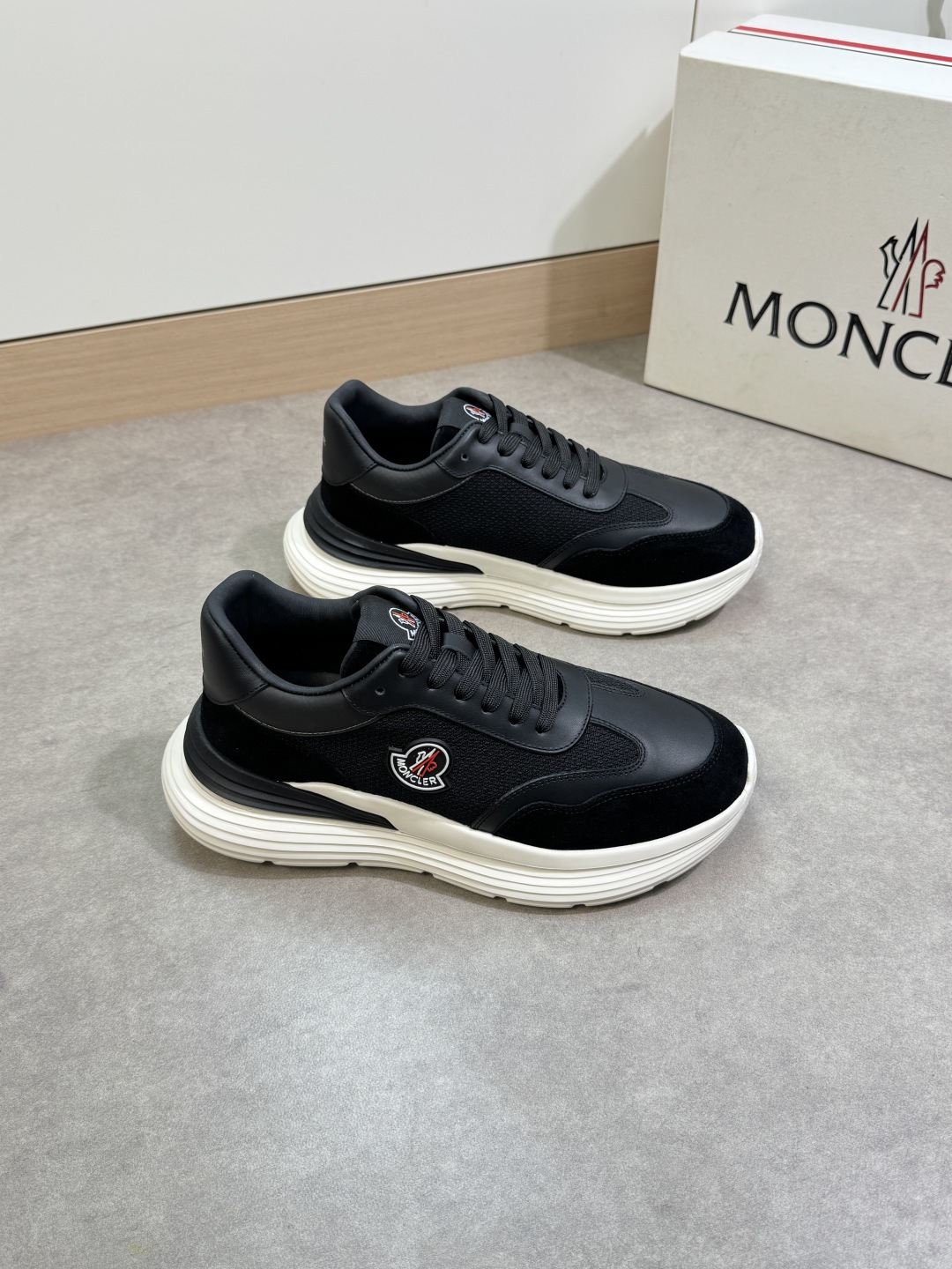 NO:351963,【MONCLER】Mongkelai (blind) - High-end quality Original single · Casual sports shoes - Upper; Napa calfskin, reverse velvet calfskin, brand canvas cloth, heel silk screen brand logo, shoe body sewing brand plastic module - Inner water dye sheepskin, foot pad; Water dye cowhide - Outsole ultra-light TPU foam. Rubber; Two-color molded sole - Ultra-high quality control · Fine workmanship highlighting (high-end · noble · grade) -Size 39-44 (38, 45, custom made) ·MC0186,,Moncler,Moncler,sneakers,cowhide,sheepskin19860909【MONCLER】盟可睐(蒙口) -高端品质 原单·休闲运动鞋 -鞋面；纳帕小牛皮、反绒小牛皮、品牌帆布布匹、后跟丝印品牌Logo、鞋身车缝品牌塑胶模块 -内里水染羊皮,垫脚；水染牛皮 -大底超轻TPU发泡.橡胶; 双色成型大底 -超高品控·做工精细凸显 (高端·贵气·档次) -Size 39-44（38,45,可订做)·MC0186,,Moncler,Moncler,sneakers,cowhide,sheepskin,Men's shoes